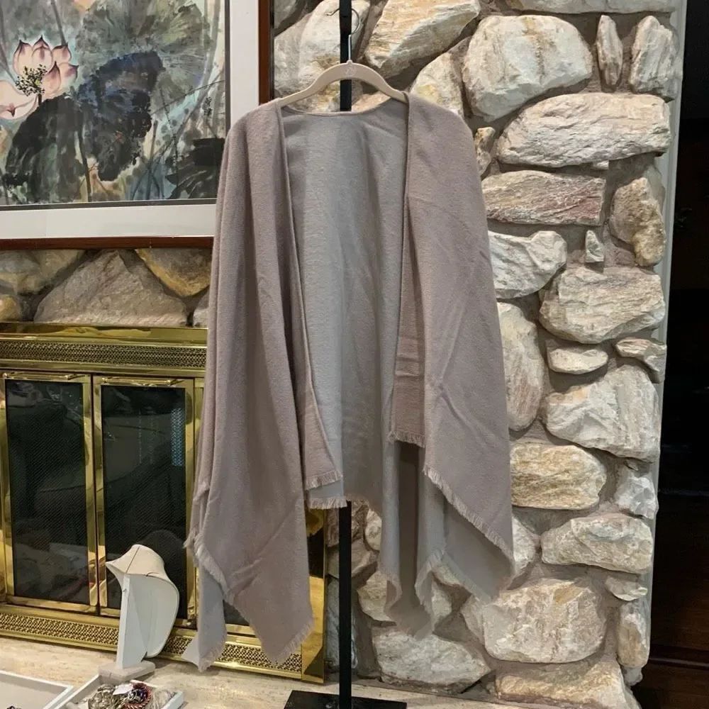 Reversible blanket ponch